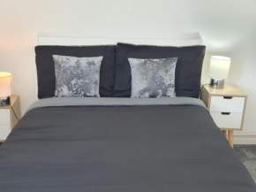 HoLidaY HomE NeaR CitY CenteR- free parking- free wifi